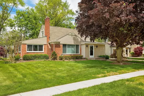 17212 Birwood Ave, Beverly Hills, MI 48025
