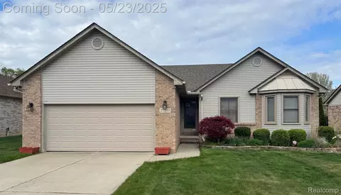 27201 Robin Dr, Chesterfield, MI 48051