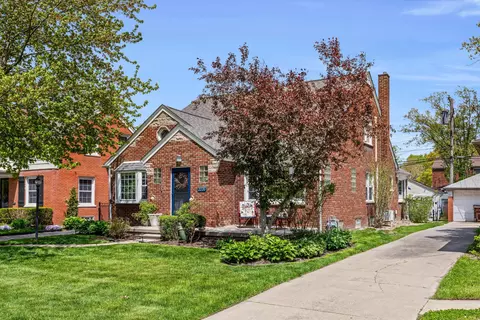 2220 Stanhope St, Grosse Pointe Woods, MI 48236