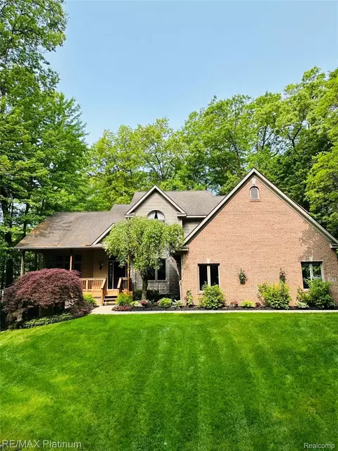 3873 Hartland Hills Dr, Hartland, MI 48353