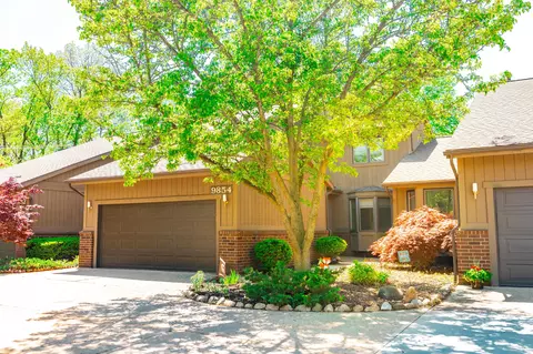 9854 Hawthorne Glen Dr, Grosse Ile, MI 48138