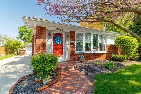 36924 Thinbark St, Wayne, MI 48184