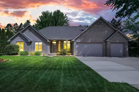 2071 Tucker Dr, Troy, MI 48085