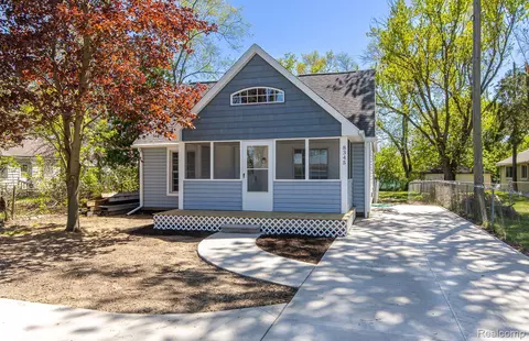 8345 Pontiac Lake Rd, White Lake, MI 48386