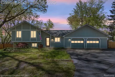 6785 Grassland Ave, West Bloomfield, MI 48324