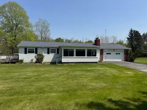 2240 Sperry Rd, Berlin, MI 48002