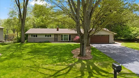 1831 Ansal Dr, Rochester Hills, MI 48309