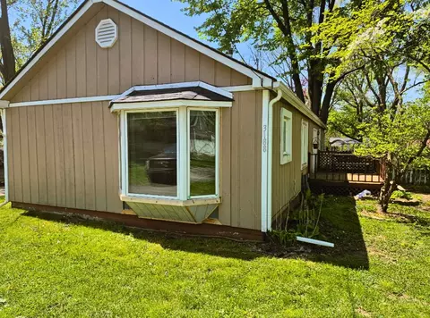 3188 Bessie St, Auburn Hills, MI 48326