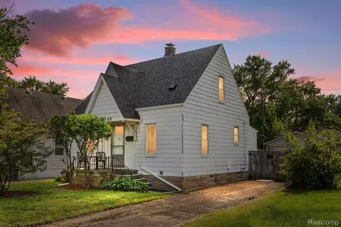 19319 Centralia, Redford, MI 48240