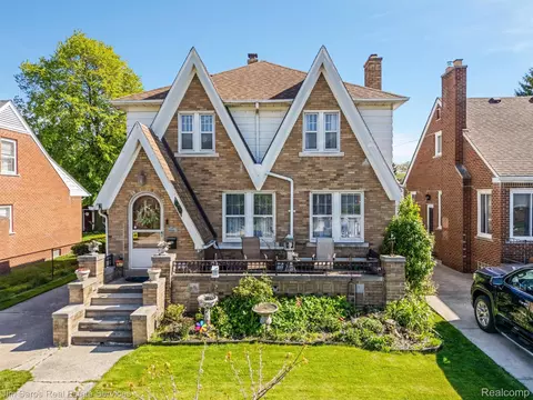 7436 Coolidge, Center Line, MI 48015