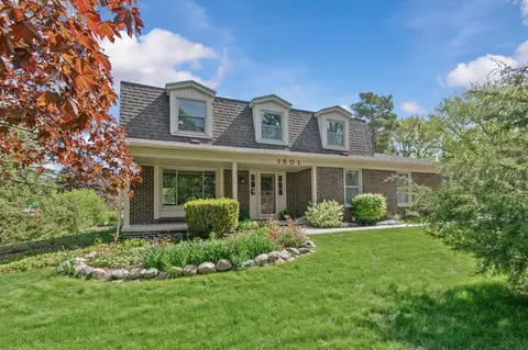 1501 Deerhurst Ln, Rochester Hills, MI 48307
