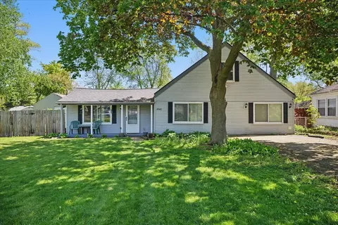 1840 Manse Rd, Waterford, MI 48328
