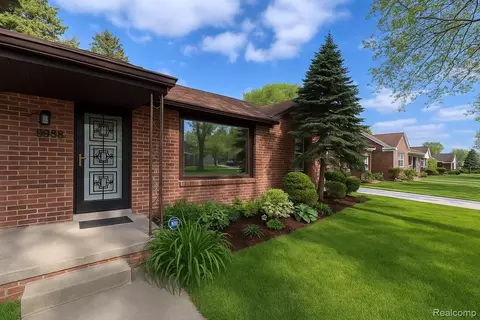 9988 Stout St, Detroit, MI 48228