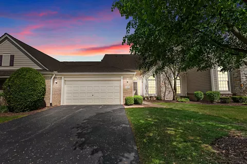 16814 Lochmoor Cir W, Northville, MI 48168