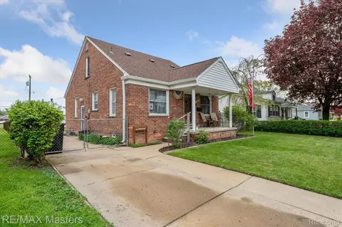 1818 Cora St, Wyandotte, MI 48192