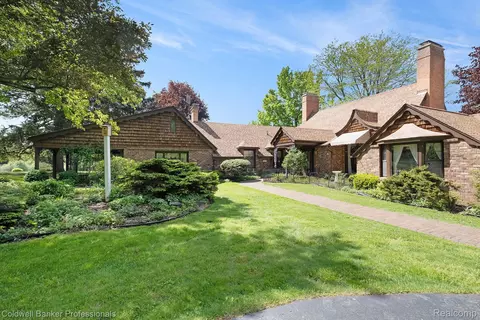 2103 E Newark Rd, Lapeer, MI 48446