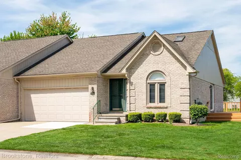 35263 Kings Forest Blvd, Clinton Township, MI 48035