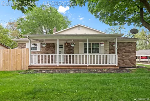 50 Chamberlain St #8, Flushing, MI 48433