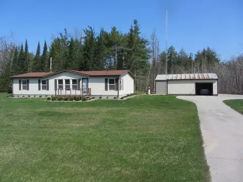 8957 Twin Lakes Rd, Grant, MI 49721