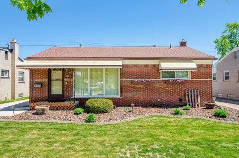 8744 Shari Dr, Westland, MI 48185