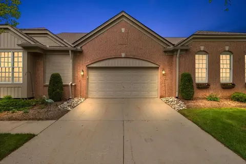 1660 Maple Crk, Rochester, MI 48306