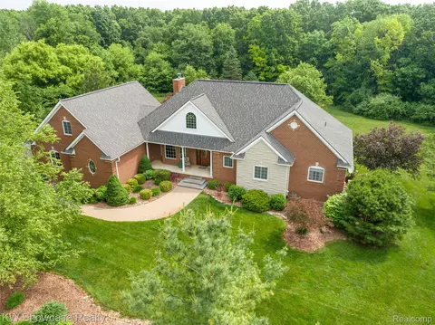 2449 Woodvale Trl, Brighton, MI 48114
