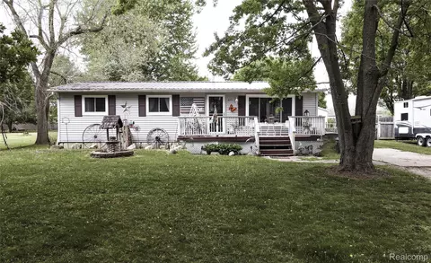 225 Myers Rd, Lapeer, MI 48446