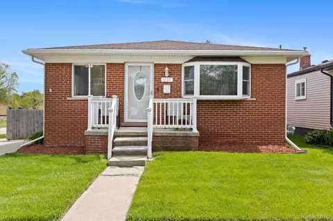 221 Emmons Blvd, Wyandotte, MI 48192