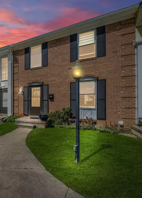 37475 Charter Oaks Blvd, Clinton Township, MI 48036