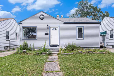 953 E Brickley Ave, Hazel Park, MI 48030
