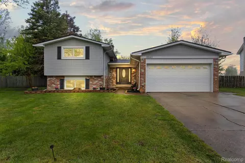 5645 Wedgewood Rd, Canton, MI 48187