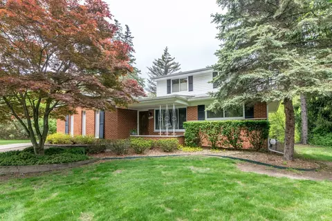 6279 Walker Crt Ct, Troy, MI 48085
