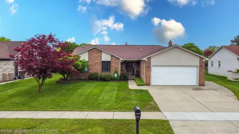40612 Rehse Dr, Clinton Township, MI 48038
