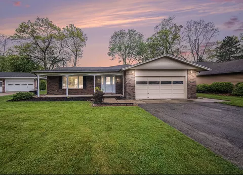 10606 Heenan Dr, Green Oak, MI 48189