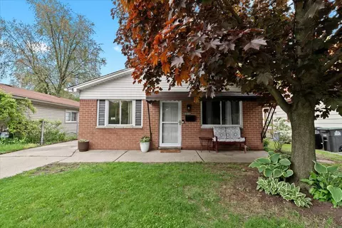 6073 Troy St, Taylor, MI 48180