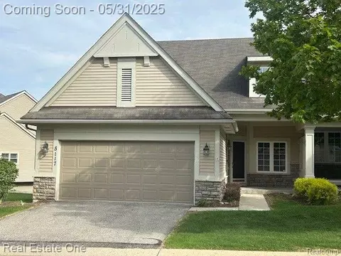 8117 Timber Trl, White Lake, MI 48386