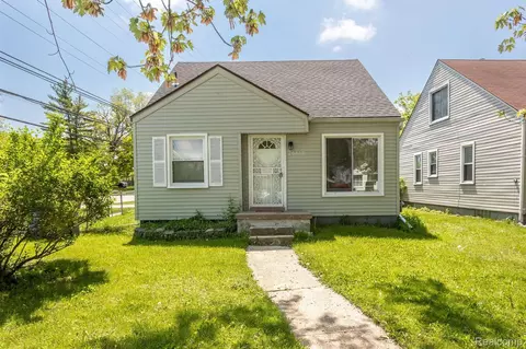 26613 W Hills Dr, Inkster, MI 48141