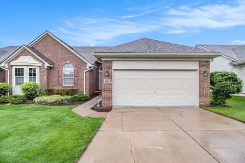 860 Woodhaven Dr, Commerce, MI 48390