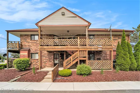 34901 Hamilton Dr, Fraser, MI 48026