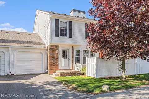 42173 Old Pond Cir, Plymouth, MI 48170