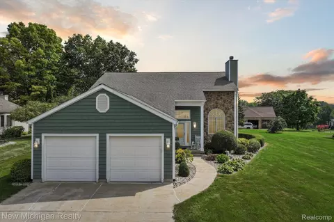 16085 Silver Bend Dr, Argentine, MI 48451