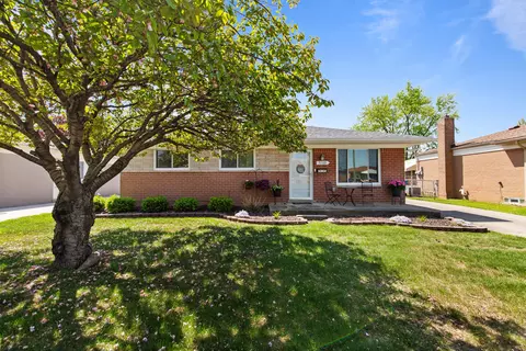 31323 Gardendale Dr, Warren, MI 48088