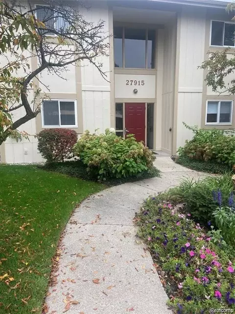 27915 Berrywood Ln #72, Farmington Hills, MI 48334