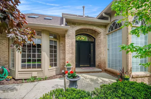 2200 Clearwood, Shelby Township, MI 48316
