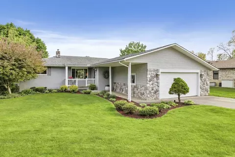 1184 Craven Dr, Highland, MI 48356