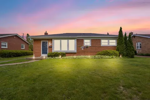 35447 W Chicago St, Livonia, MI 48150