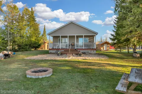 6130 Cedar Dr, Caledonia, MI 49747