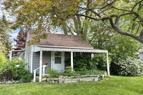 72 Marion Ave, Waterford, MI 48328