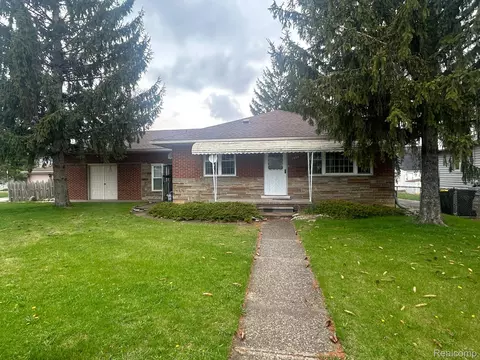 2898 William R St, Trenton, MI 48183