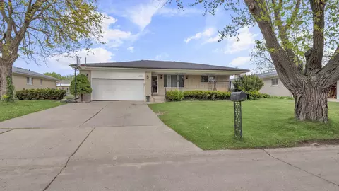 37370 Gregory Dr, Sterling Heights, MI 48312